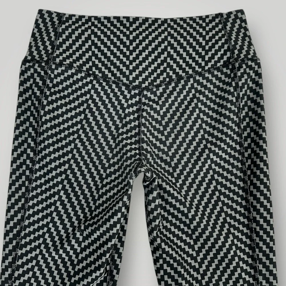Nike Dri Fit Capri Leggings Womens S Black Gray Geometric Athletic Workout Pants